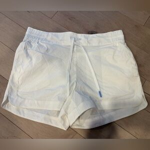 Vineyard Vines White performance Shorts